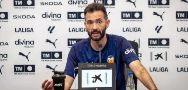 Cepeda celebra su gol ante el Valencia en Martínez Valero