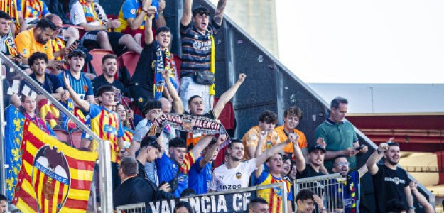 Renzo Saravia durante su debut con Valencia CF ante Mallorca