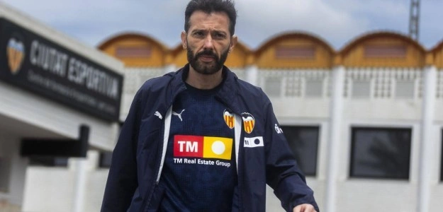 Carlos Corberán durante la rueda de prensa previa al Rayo Vallecano