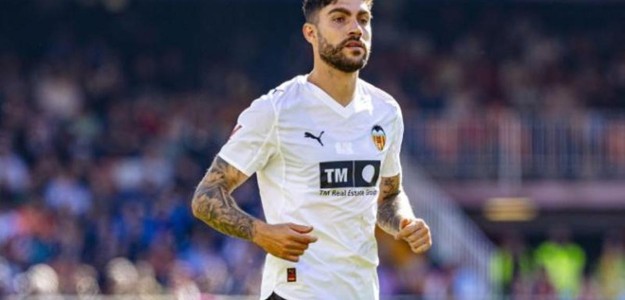 Unai Núñez durante un partido con la camiseta del Valencia CF en Mestalla