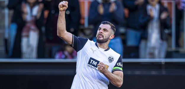 Luis Rioja durante un entrenamiento con el Valencia CF en Mestalla