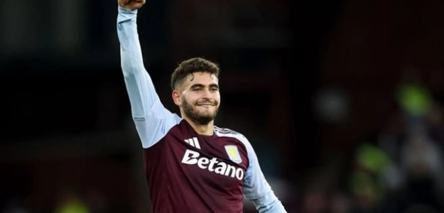 Andrés García durante un entrenamiento con el Aston Villa en la temporada actual