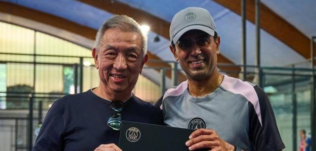 Peter Lim con indumentaria Valencia CF durante evento pádel Hungría