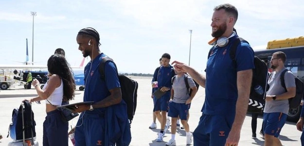 Jugadores Valencia Basket aeropuerto Manises viaje Atenas Final Four Euroliga
