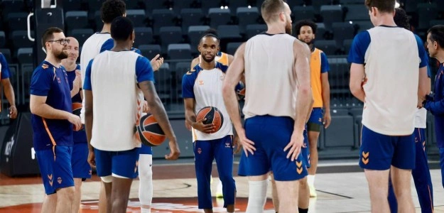 Valencia Basket entrenando antes del partido decisivo ante Panathinaikos