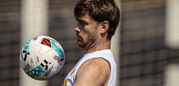 Lucas Beltrán durante entrenamiento Valencia CF lesión rodilla