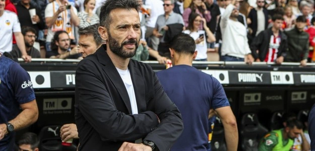 Carlos Corberán durante un partido del Valencia CF en Mestalla