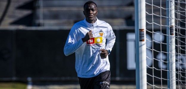 Mouctar Diakhaby entrena en ciudad deportiva Paterna Valencia CF