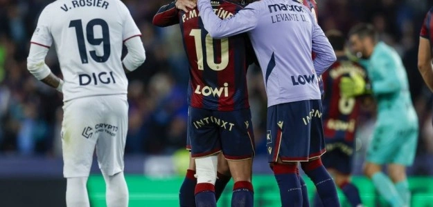 Víctor García celebra su gol en la remontada del Levante ante Osasuna
