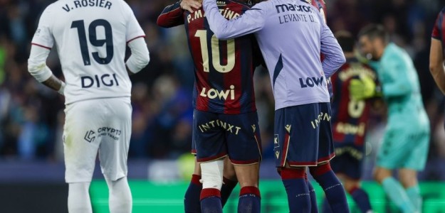 Víctor García celebra su gol en la remontada del Levante ante Osasuna
