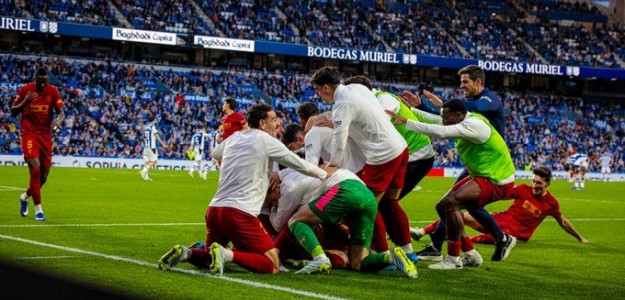 Aihen Muñoz celebra su gol contra el Valencia CF en Anoeta