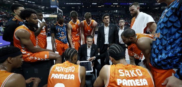 Pedro Martínez durante rueda de prensa tras eliminación Valencia Basket Euroliga