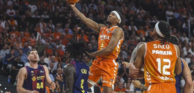 Valencia Basket Pedro Martinez dirigiendo equipo partido ACB