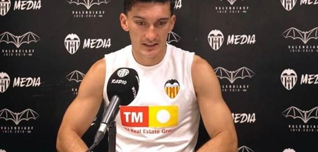 Pepelu celebra la victoria del Valencia CF en San Mamés ante Athletic