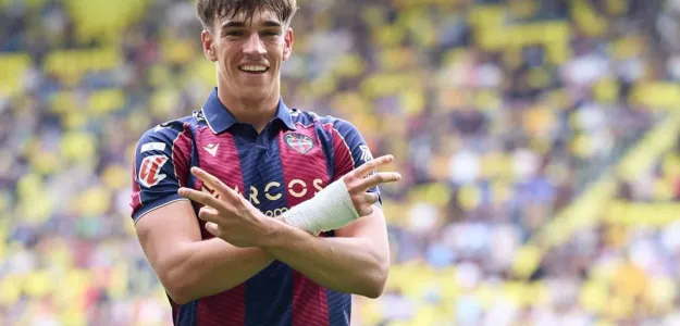 Carlos Espí celebra gol decisivo salvación Levante UD LaLiga