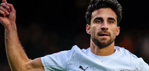 Eray Cömert durante un partido con el Valencia CF en Mestalla