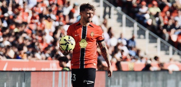Pablo Maffeo durante el partido del Mallorca en el Ciutat de València