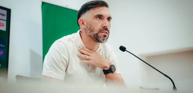 Eder Sarabia durante rueda de prensa en Elche CF