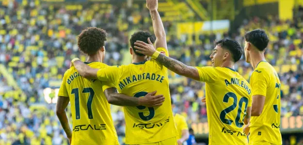 Jugadores del Villarreal celebrando la clasificación para Champions League