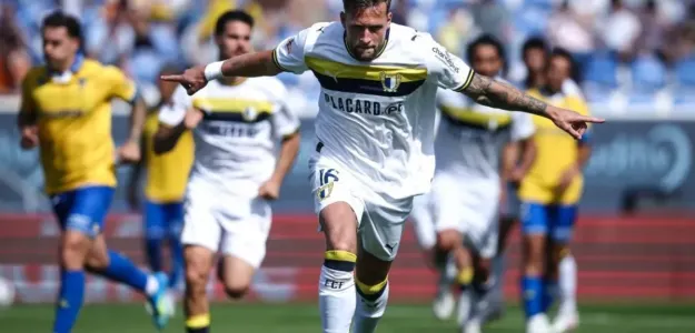 Justin de Haas celebra con el Famalicão antes de fichar por Valencia CF
