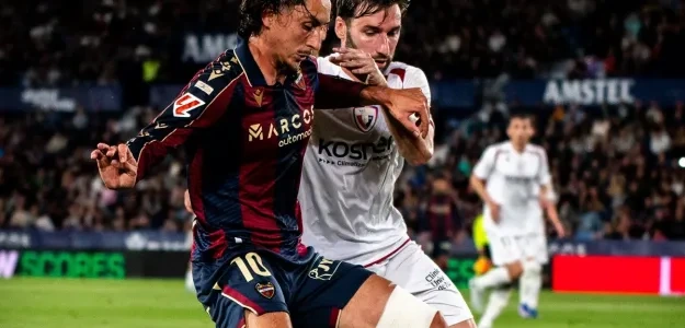 Etta Eyong celebra el gol de la victoria del Levante UD ante Osasuna