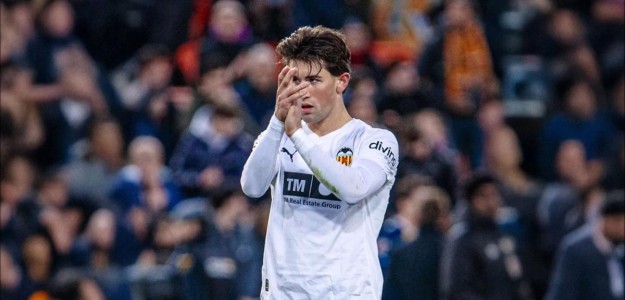 Jesús Vázquez lateral Valencia CF en acción durante partido LaLiga