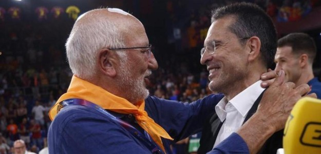 Juan Roig celebra el título de Liga ACB con Valencia Basket en Manises