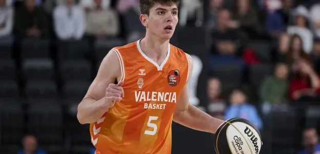 Sergio de Larrea base Valencia Basket durante partido ACB temporada 2026