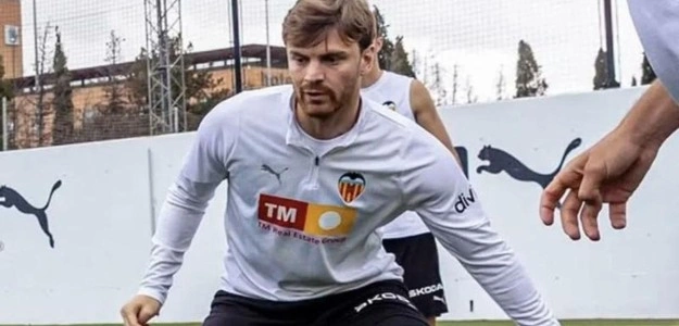 Lucas Beltrán durante un partido del Valencia CF en LaLiga 2025/26