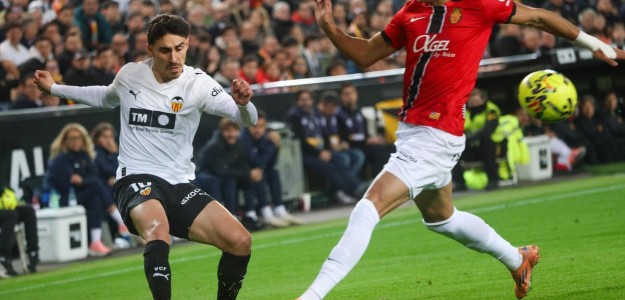 André Almeida durante un entrenamiento del Valencia CF en la Ciudad Deportiva