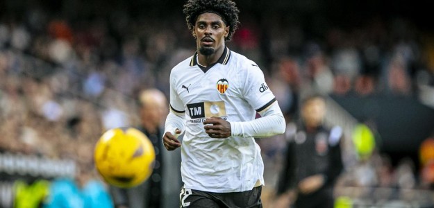 Thierry Rendall durante un partido con el Valencia CF en Mestalla