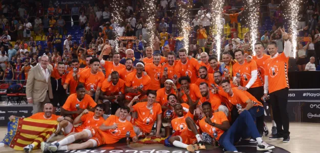 Jean Montero celebra el título de Valencia Basket campeón ACB 2026