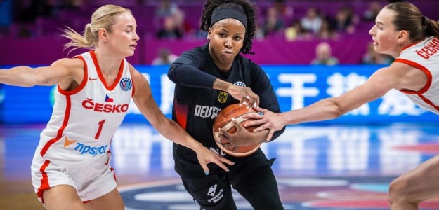 Alexis Peterson con el balón durante un partido de baloncesto femenino europeo