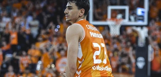 Álvaro Cárdenas durante el partido Valencia Basket contra Joventut en playoff