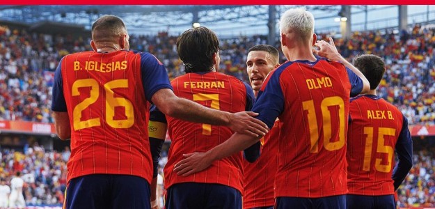 Ferran Torres celebra su gol con España ante Irak en Riazh
