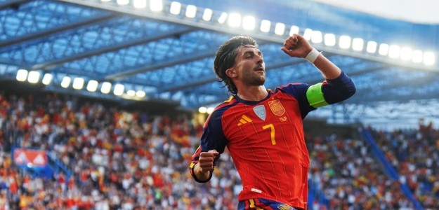Ferran Torres celebra su gol con la selección española ante Irak