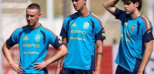 Javi Guerra entrena con la selección española en Las Rozas como jugador apoyo