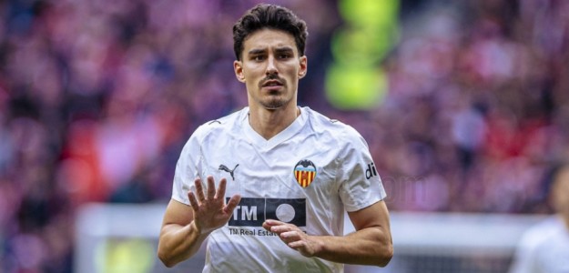 André Almeida durante un entrenamiento con el Valencia CF en la Ciudad Deportiva de Paterna
