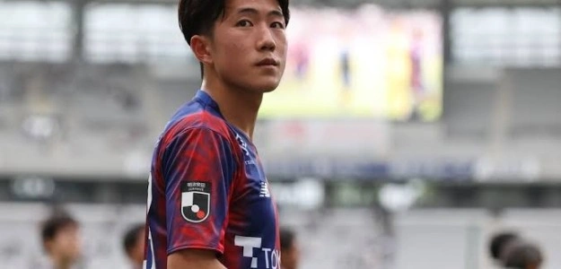 Ryunosuke Sato celebra un gol con el FC Tokyo antes de fichar por el Valencia CF