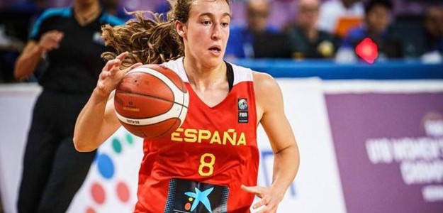 Alicia Flórez con el Valencia Basket en partido de liga femenina ACB