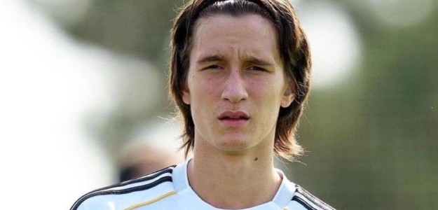 Joan Martínez, central del Real Madrid y natural de Alginet, en acción durante un partido