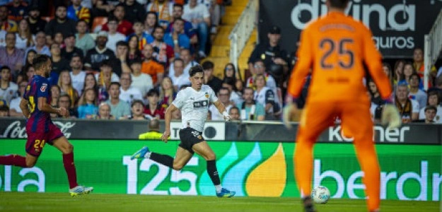 Rubén Muñoz entrenando con el Valencia CF en Mestalla