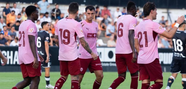 Valencia CF entrena en Ciudad Deportiva Paterna pretemporada 2024