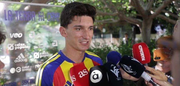 Pepelu capitán Valencia CF acto presentación camisetas FFCV