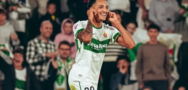 Álvaro Rodríguez celebra gol con camiseta Elche CF en partido LaLiga