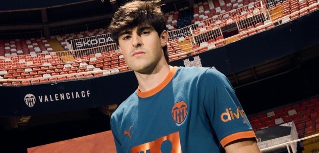 Javi Guerra en entrenamiento pretemporada Valencia CF Corberán