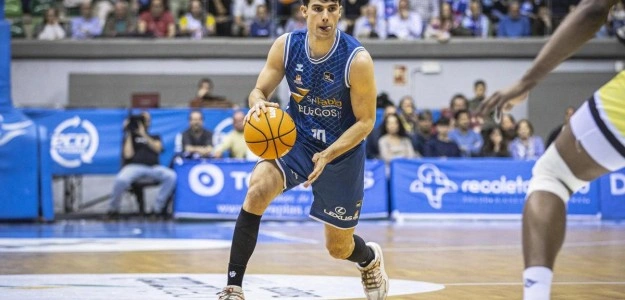 Gonzalo Corbalán con uniforme Valencia Basket en La Fonteta