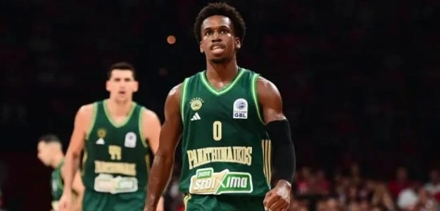 TJ Shorts, nuevo base del Valencia Basket, en acción con uniforme taronja