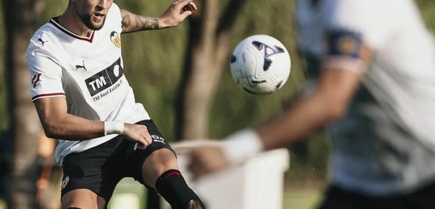 Carlos Corberán, entrenador Valencia CF, durante sesión entrenamiento pretemporada