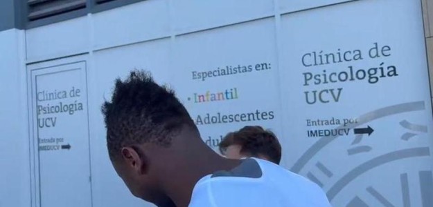 Sadiq durante las pruebas médicas de pretemporada del Valencia CF